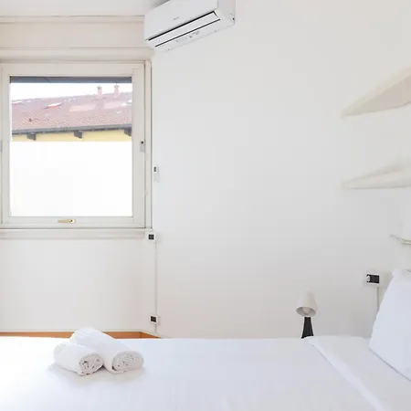 Daire Joivy By The *